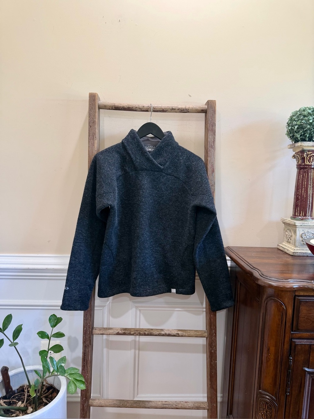 Salomon Men's Dark Gray Sweater